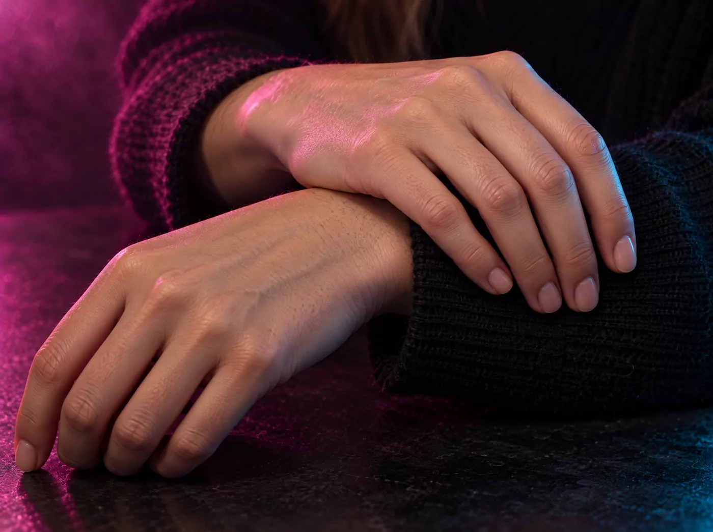 AFTER HOURS — THE NEON LINE, 145 cm — articulated hand and ankle detail, frame 5 of 6